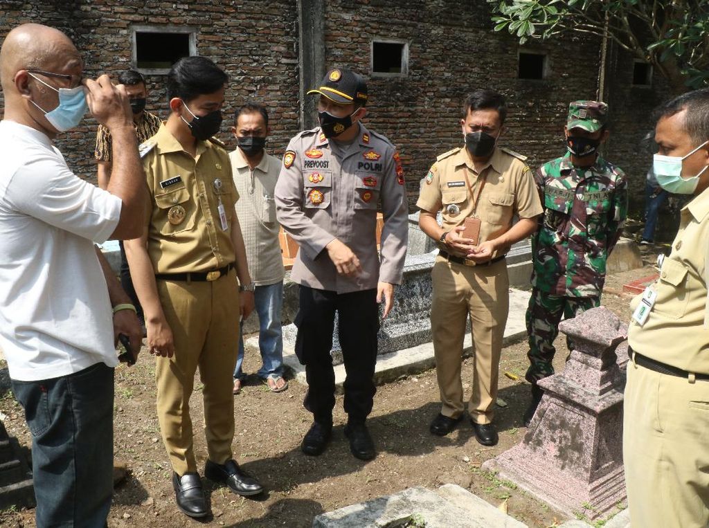 Rumah Belajar Bocah Perusak Makam di Solo Ternyata Langgar Prokes Rumah Belajar Bocah Perusak Makam di Solo Ternyata Langgar Prokes