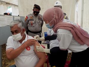 Giliran Pekerja Tambang dan Warga Sekitar Divaksinasi