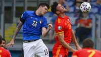 Italia tampil menyerang di 10 menit awal pertandingan. Alberto Lingria/Pool via AP.