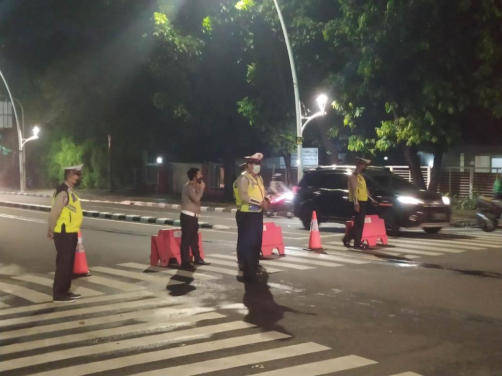 Pembatasan Mobilitas, Jalan Bulungan ke SMA 70 Jakarta Ditutup Malam Ini