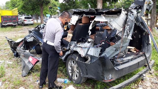 Ngeri Begini Kondisi Mobil Tabrakan Beruntun di Tol Boyolali