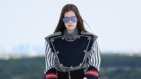 10 Koleksi Louis Vuitton Cruise 2022 bak Perjalanan ke Luar Angkasa