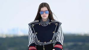 10 Koleksi Louis Vuitton Cruise 2022 bak Perjalanan ke Luar Angkasa