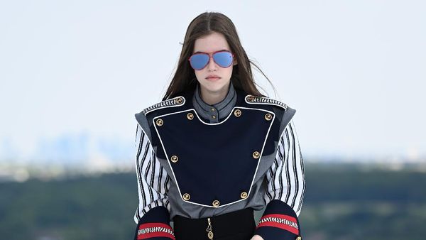 10 Koleksi Louis Vuitton Cruise 2022 bak Perjalanan ke Luar Angkasa