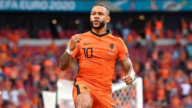Memphis Depay AMSTERDAM, NETHERLANDS - JUNE 17: Memphis Depay of Netherlands celebrates after scoring their side's first goal during the UEFA Euro 2020 Championship Group C match between the Netherlands and Austria at Johan Cruijff Arena on June 17, 2021 in Amsterdam, Netherlands. (Photo by Olaf Kraak - Pool/Getty Images)