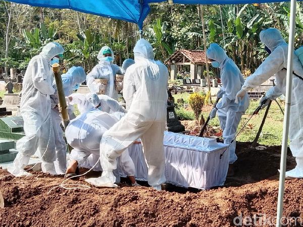 Potret Pemakaman Tokoh Seknas Jokowi di Purworejo