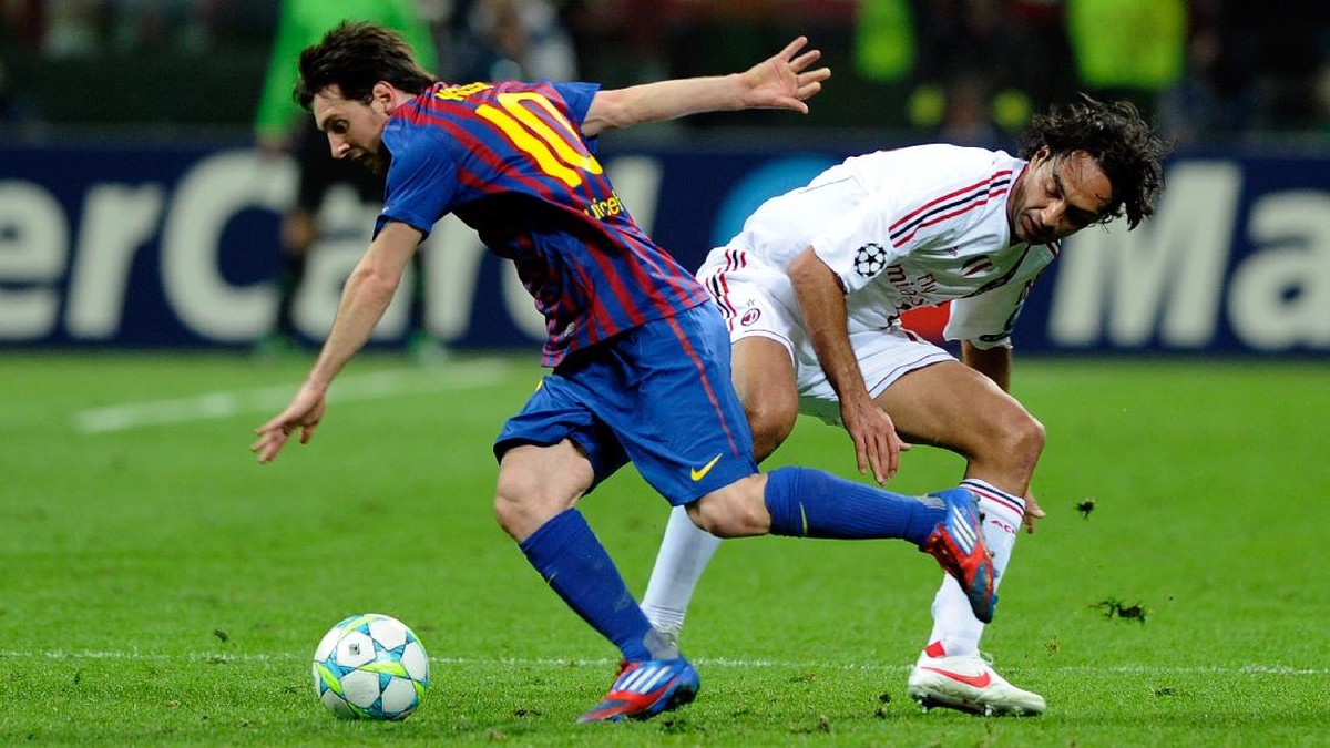 Eks bek top Italia Alessandro Nesta mengenang betapa sulitnya mengawal Lionel Messi. (Foto: Getty Images/Claudio Villa)