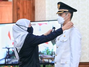 Lantik Bupati Tuban, Khofifah Ingatkan soal Gas & Rem Tangani Pandemi