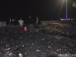 Banjir Sempat Rendam Permukiman Warga di Polman, Kini Sampah Mengendap