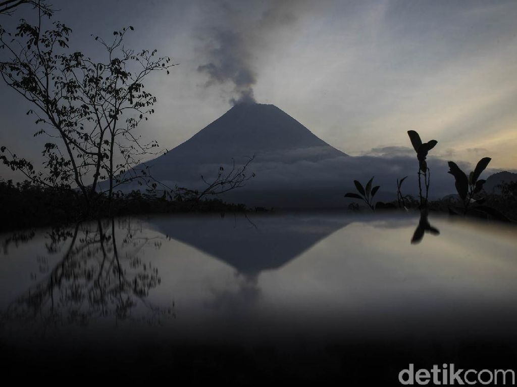 Potret Ciamik Gunung Merapi di Pagi Hari Potret Ciamik Gunung Merapi di Pagi Hari