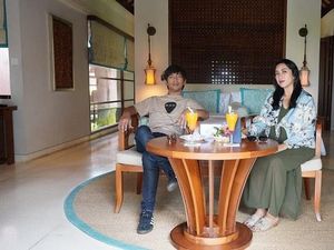 Momen Romantis Rian DMasiv dan Istri Makan Mewah di Bali