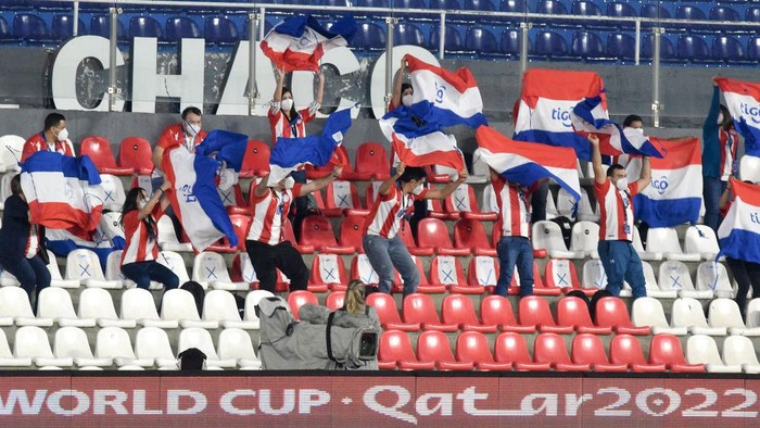 ASUNCION, PARAGUAY - JUNE 08: Health workers of Paraguay cheer on their team before a match between Paraguay and Brazil as part of South American Qualifier for Qatar 2022 at Estadio Defensores del Chaco on June 08, 2021 in Asuncion, Paraguay. Health workers were invited by the Paraguayan Football Association (APF) in tribute to their fight against COVID-19. Match is played behind closed doors to avoid spread of coronavirus. (Photo by Christian Alvarenga/Getty Images)