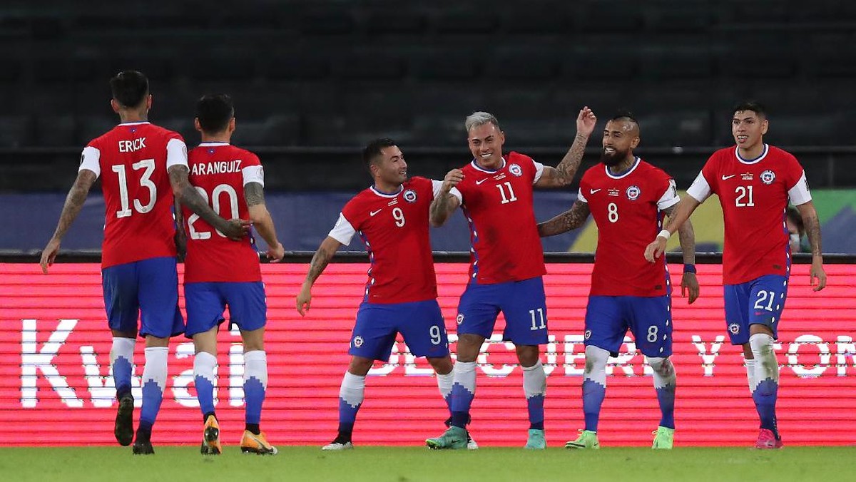 Enam pemian Timnas Chile kabarnya membawa cewek ke hotel tempat skuat menginap selama ajang Copa America 2021. ( Foto: Buda Mendes/Getty Images)