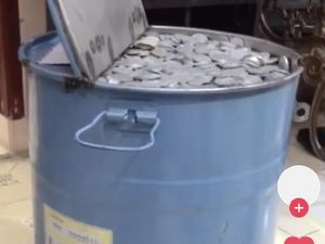 Viral Wanita Nabung di Drum, Saat Dibongkar Jumlah Uangnya Bikin Mupeng Viral Wanita Nabung di Drum, Saat Dibongkar Jumlah Uangnya Bikin Mupeng