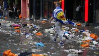 Waduh! Sampah Penuhi Jalanan London Usai Euro 2020