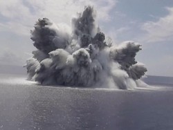 AS Uji Kekuatan Kapal Induk, Bikin Ledakan Mengerikan di Atlantik