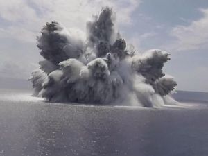 AS Uji Kekuatan Kapal Induk, Bikin Ledakan Mengerikan di Atlantik AS Uji Kekuatan Kapal Induk, Bikin Ledakan Mengerikan di Atlantik