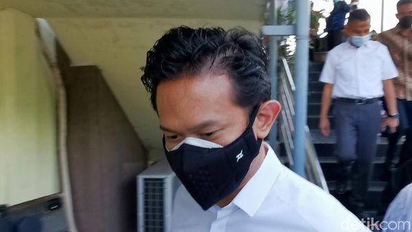 Foto Bani Mulia, Suami Lulu Tobing Hadiri Sidang Cerai