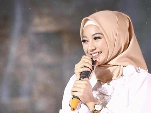 Gaya Glenca Chysara Si Antagonis di Ikatan Cinta Pakai Hijab, Bikin Pangling
