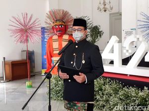 Anies Imami Salat Jenazah Ketua Bazis DKI Lutfi Fathullah Anies Imami Salat Jenazah Ketua Bazis DKI Lutfi Fathullah