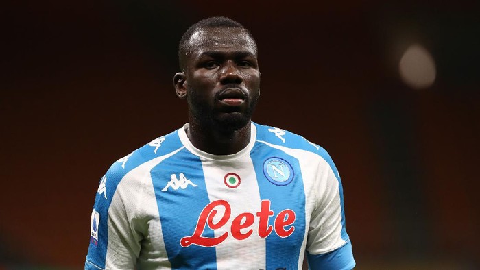 MILAN, ITALY - MARCH 14: Kalidou Koulibaly of SSC Napoli looks on during the Serie A match between AC Milan  and SSC Napoli at Stadio Giuseppe Meazza on March 14, 2021 in Milan, Italy. (Photo by Marco Luzzani/Getty Images)