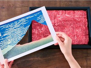 Keren! Daging Wagyu Premium Menjadi Latar Seni Pahat Kayu