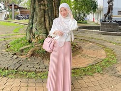 Larissa Chou Bikin Nangis saat Tinggalkan Pondok Mendiang Arifin Ilham Usai Cerai dari Alvin