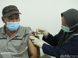 Akses Vaksinasi COVID-19 di Indonesia Dinilai Belum Merata