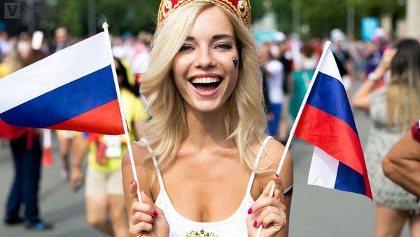 Kisah Para Suporter Bola Cantik yang Jadi Viral, Ada yang Dituduh Artis Porno