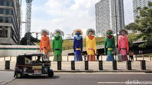 Ondel-ondel Raksasa Ramaikan HUT DKI Jakarta ke-494