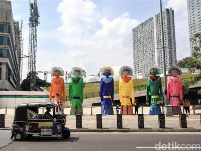 Ondel-ondel Raksasa Ramaikan HUT DKI Jakarta ke-494