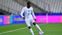Bersinar kembali bersama Barcelona selama setahun terakhir, Ousmane Dembele diharapkan bisa menularkan konsistensi itu saat berseragam Prancis. Foto: Getty Images/Aurelien Meunier
