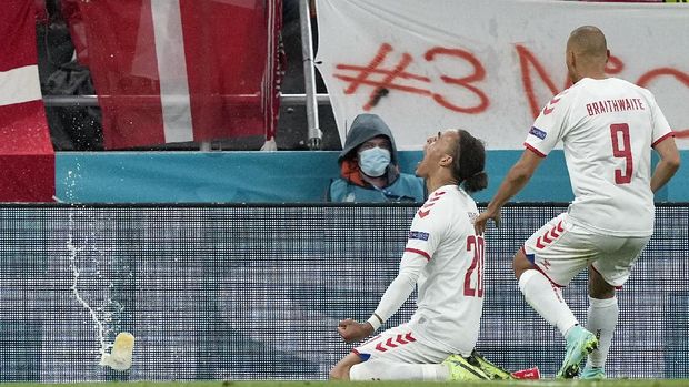 Denmark's Yussuf Poulsen, left, celebrates after scoring his side's second goal during the Euro 2020 soccer championship group B match between Denmark and Russia at the Parken stadium in Copenhagen, Monday, June 21, 2021. (AP Photo/Martin Meissner, Pool)