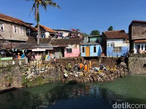 Tanggul Anak Sungai Cikapundung Bandung Kembali Ambrol Tanggul Anak Sungai Cikapundung Bandung Kembali Ambrol