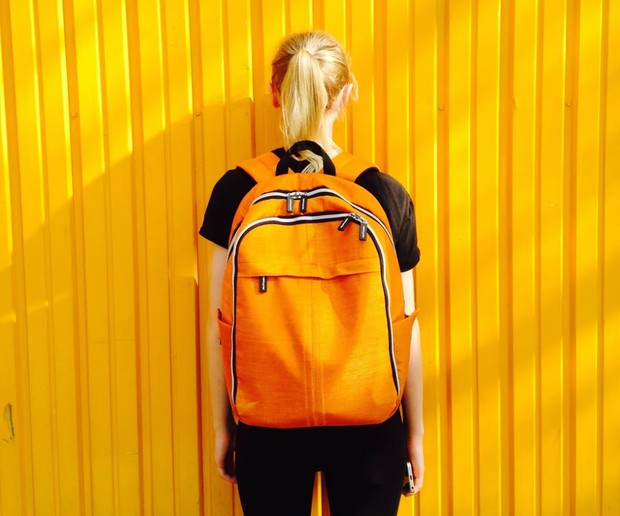 Tas yang Terlalu Besar/unsplash.com/David Pisnoy Tas yang Terlalu Besar