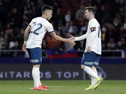 Messi Pinjamkan Gelang Keberuntungan ke Lautaro Martinez