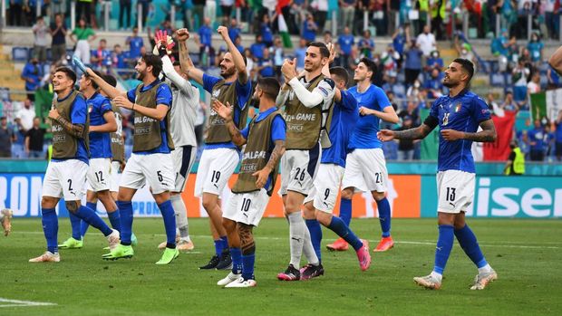 ROME, ITALY - JUNE 20: Players of Italy celebrate at the end of the UEFA Euro 2020 Championship Group A match between Italy and Wales at Olimpico Stadium on June 20, 2021 in Rome, Italy. (Photo by Claudio Villa/Getty Images)