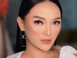 Zaskia Gotik Eksis Lagi: Aku Menghormati Sekali Suami