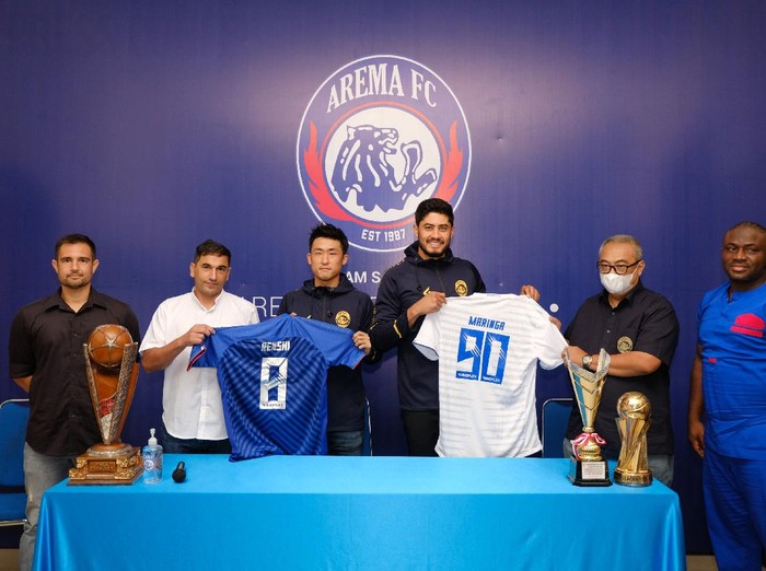 Arema FC perkenalkan dua pemain asing untuk Liga 1 2021/2022.
