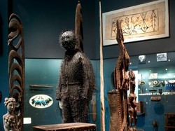 Di Zaman Baheula, Berburu Beruang Pakai Baju Ikan Buntel