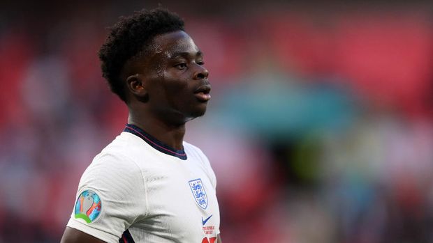 LONDON, ENGLAND - JUNE 22: Bukayo Saka of England looks on during the UEFA Euro 2020 Championship Group D match between Czech Republic and England at Wembley Stadium on June 22, 2021 in London, England. (Photo by Laurence Griffiths/Getty Images)