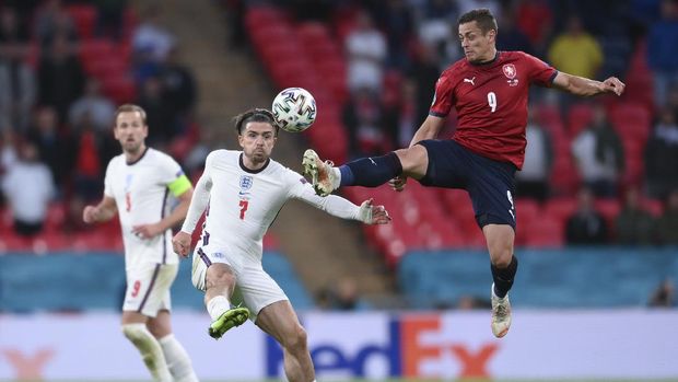 Czech Republic's Tomas Holes, right, and England's Jack Grealish go for the ball during the Euro 2020 soccer championship group D match between Czech Republic and England, at Wembley stadium in London, Tuesday, June 22, 2021. (AP Photo/Laurence Griffiths, Pool)