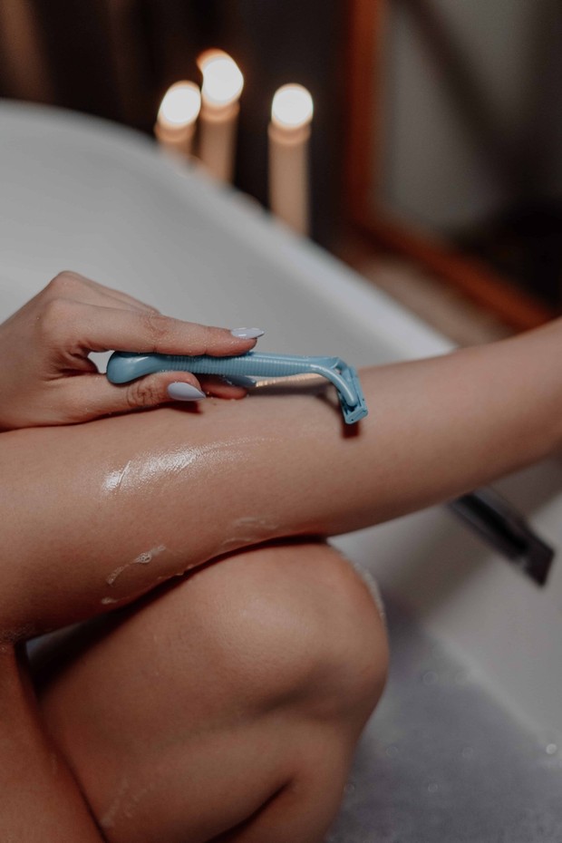 Foto: pexels.com Gunakan shaving cream saat mencukur.