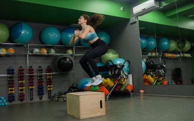 Gerakan Jump Squat/ Foto: freepik.com Jump Squat