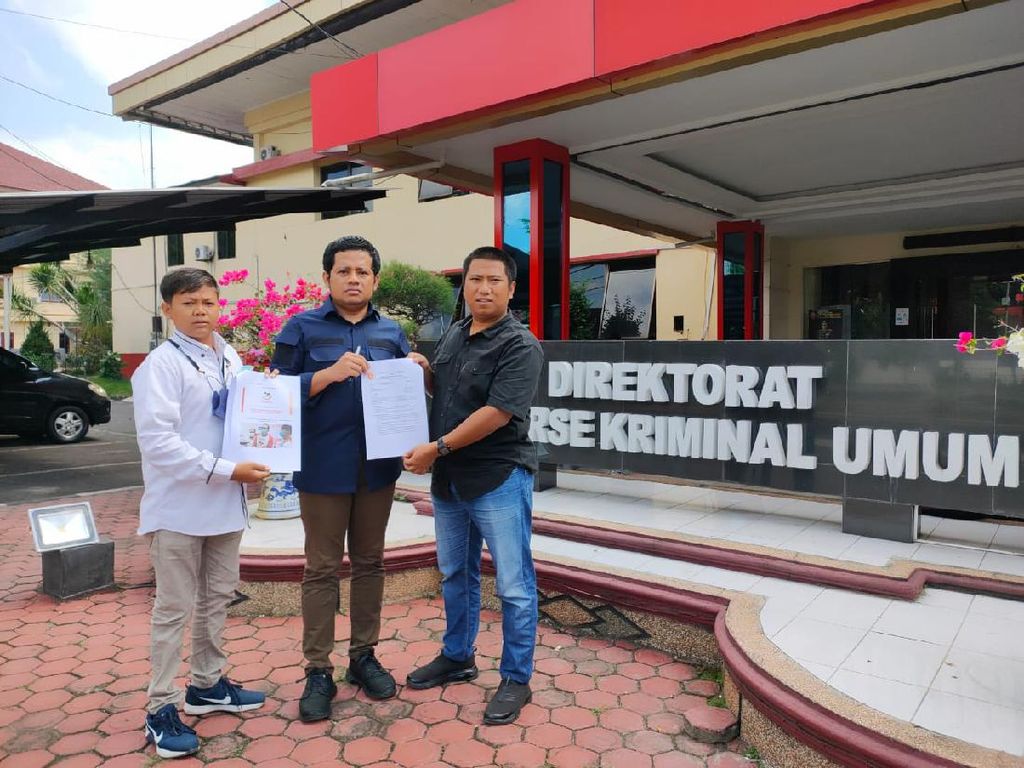 Usulkan Wacana Jokowi 3 Periode, Qodari Dilaporkan ke Polda Sumut Usulkan Wacana Jokowi 3 Periode, Qodari Dilaporkan ke Polda Sumut