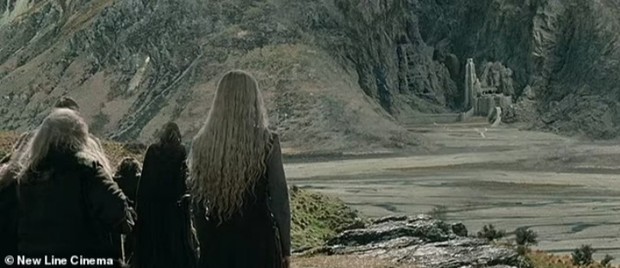 Helm's Deep dalam The Lord of the Rings/dailymail.co.uk Helm's Deep dalam The Lord of the Rings