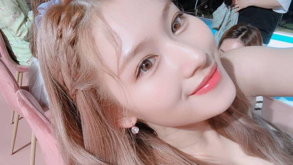 Potret Kecantikan Para Personel TWICE yang Dinilai Punya Hidung Terbaik