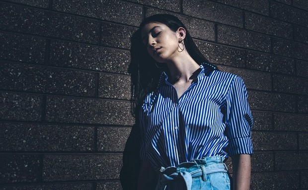 ilustrasi wanita galau