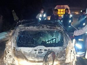 Kecelakaan Truk-Mobil di Tol Sragen, 1 Sopir Tewas Terbakar Kecelakaan Truk-Mobil di Tol Sragen, 1 Sopir Tewas Terbakar