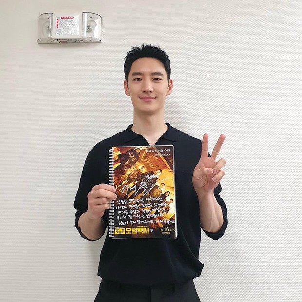 Lee Je Hoon saat membintangi Taxi Driver Lee Je Hoon saat membintangi Taxi Driver (foto: instagram.com/leejehoon_official)